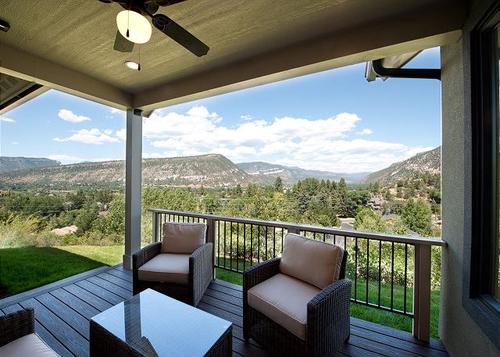 Custom Home - Amazing Views/Huge Deck - 3 miles to downtown - AC/Hot Tub