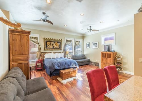 Fabulous Main St Location - Heart of Ouray - AC - Historic Studio Suite 