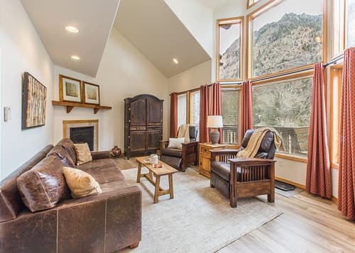 Spacious Mountain Retreat- Air Conditioning-Pet Friendly