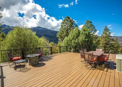 Secluded Creekside Mountain Home-Views- Private Deck-Air Conditioning 