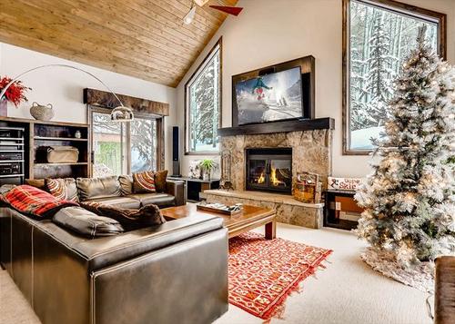 5 Mins to Vail Mtn| Luxury West Vail Home| Private Hot Tub| Fire Pit| Deck