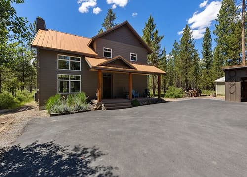 Elk Cabin Getaway! Hot Tub ~ Private access to Deschutes River ~ Fireplace
