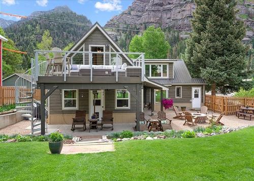 Located in Ouray-Breathtaking Views-Private Yard-Upper Deck-Pet-Friendly