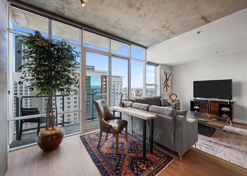 New Listing! Downtown Living At Its Finest at The Spire - Executive Rental